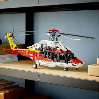 LEGO Huren Technic Airbus H175 Reddingshelikopter - 42145