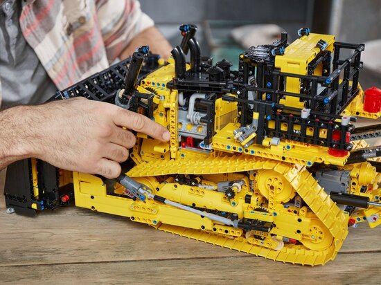 LEGO Huren Technic Cat® D11 Bulldozer met app-besturing - 42131